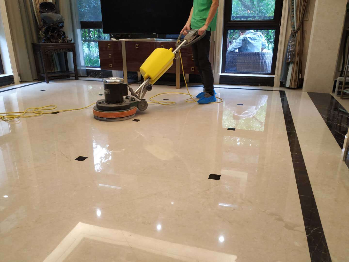 地板打蜡的作用不仅是让地板保持美观